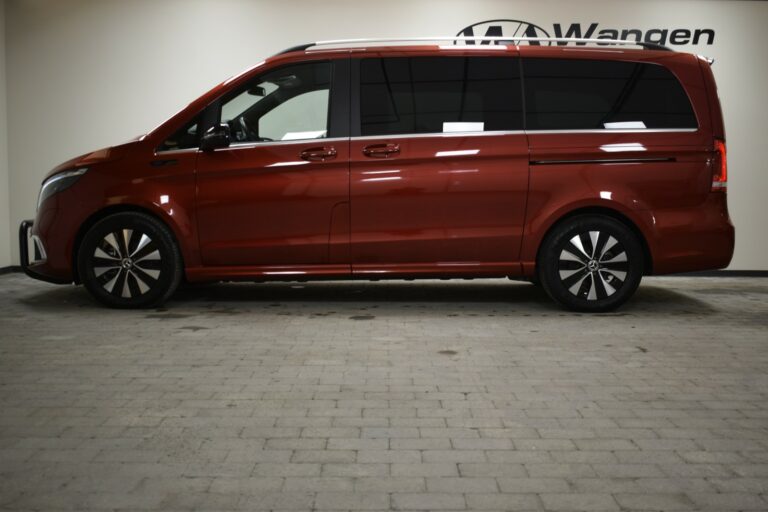 A red minivan is parked indoors on a textured gray floor, with the word "Wangen" partially visible on the wall behind it.