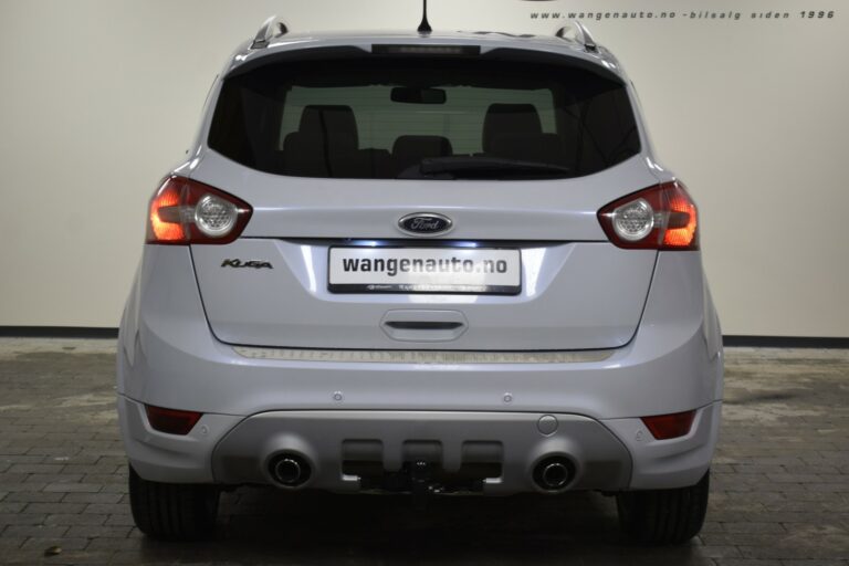 Rear view of a silver Ford Kuga parked indoors, displaying a license plate with "wangenauto.no" and a Ford logo.